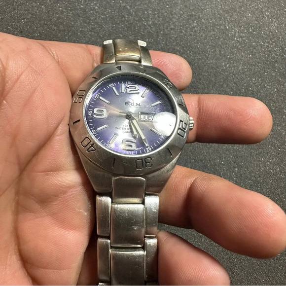 Vintage B.U.M. Equipment Mens Quartz Watch Silver Tone Blue Day Date Dial Workin - Picture 4 of 11